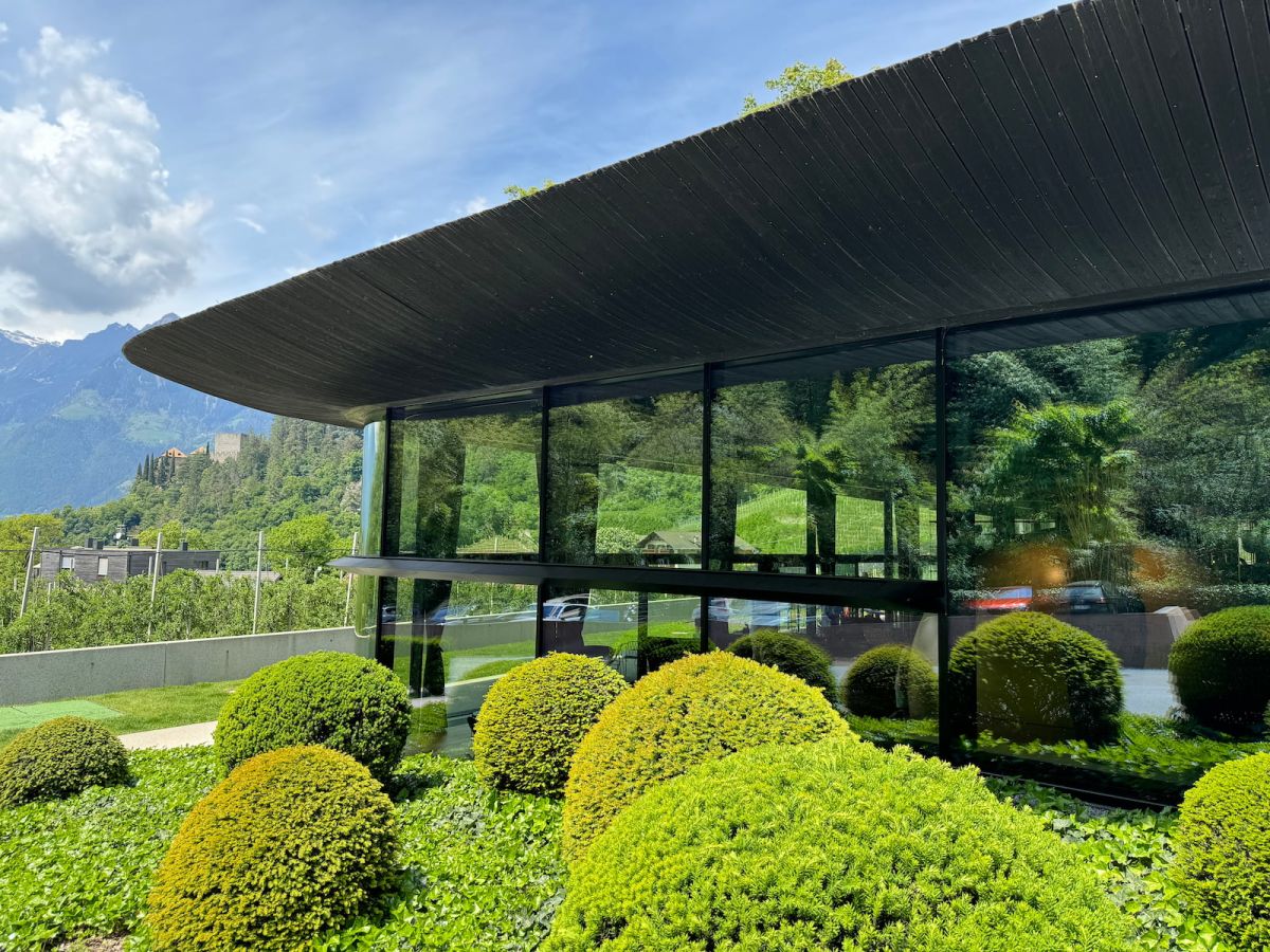 Geschäftsgebäude im Grünen